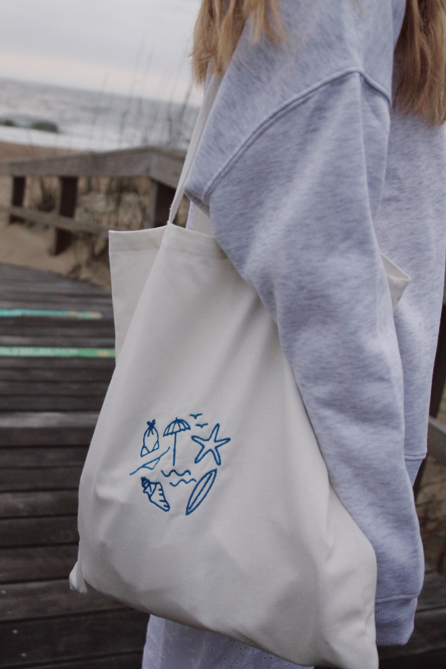 beach day embroidered bag
