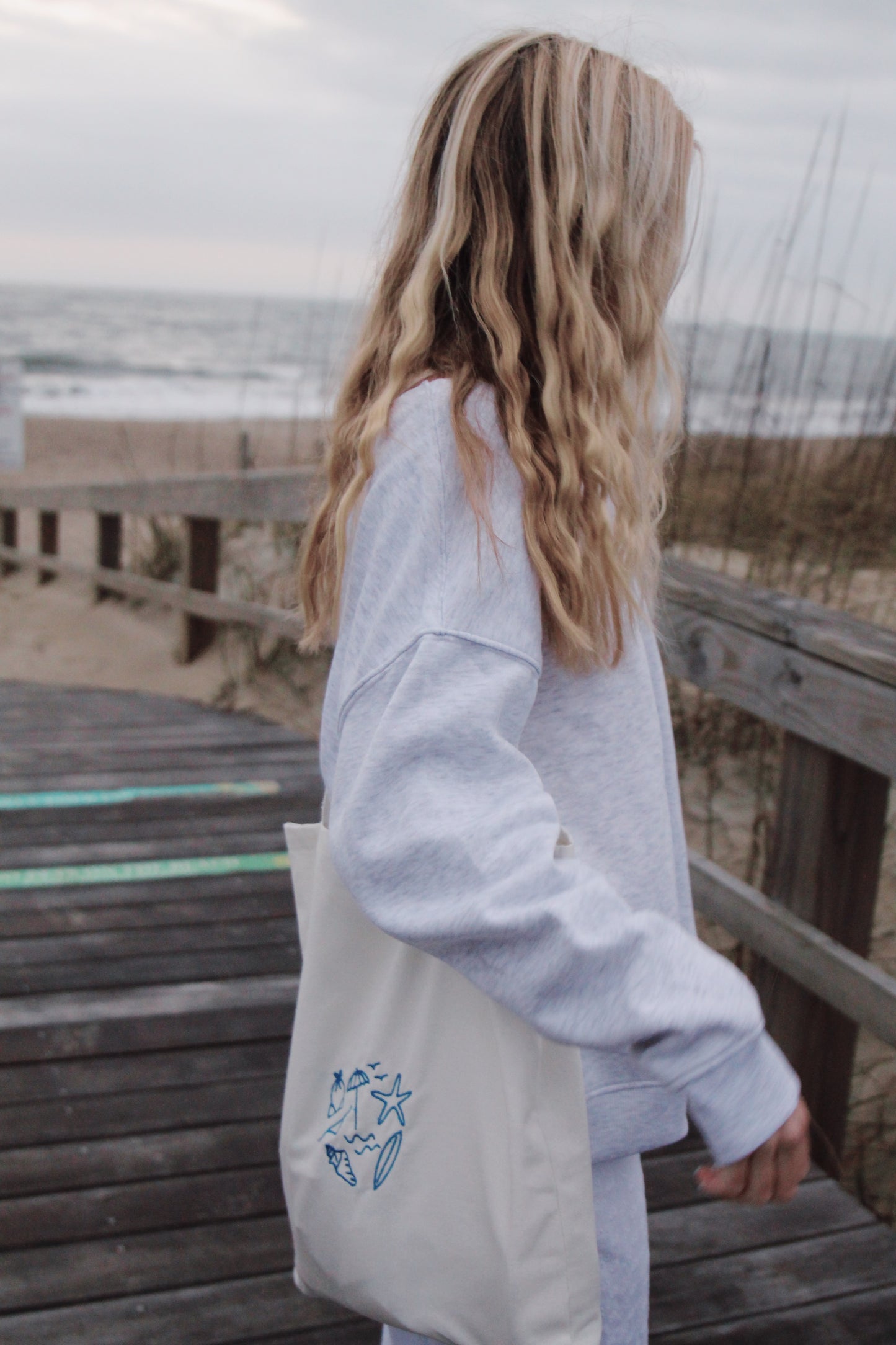 beach day embroidered bag