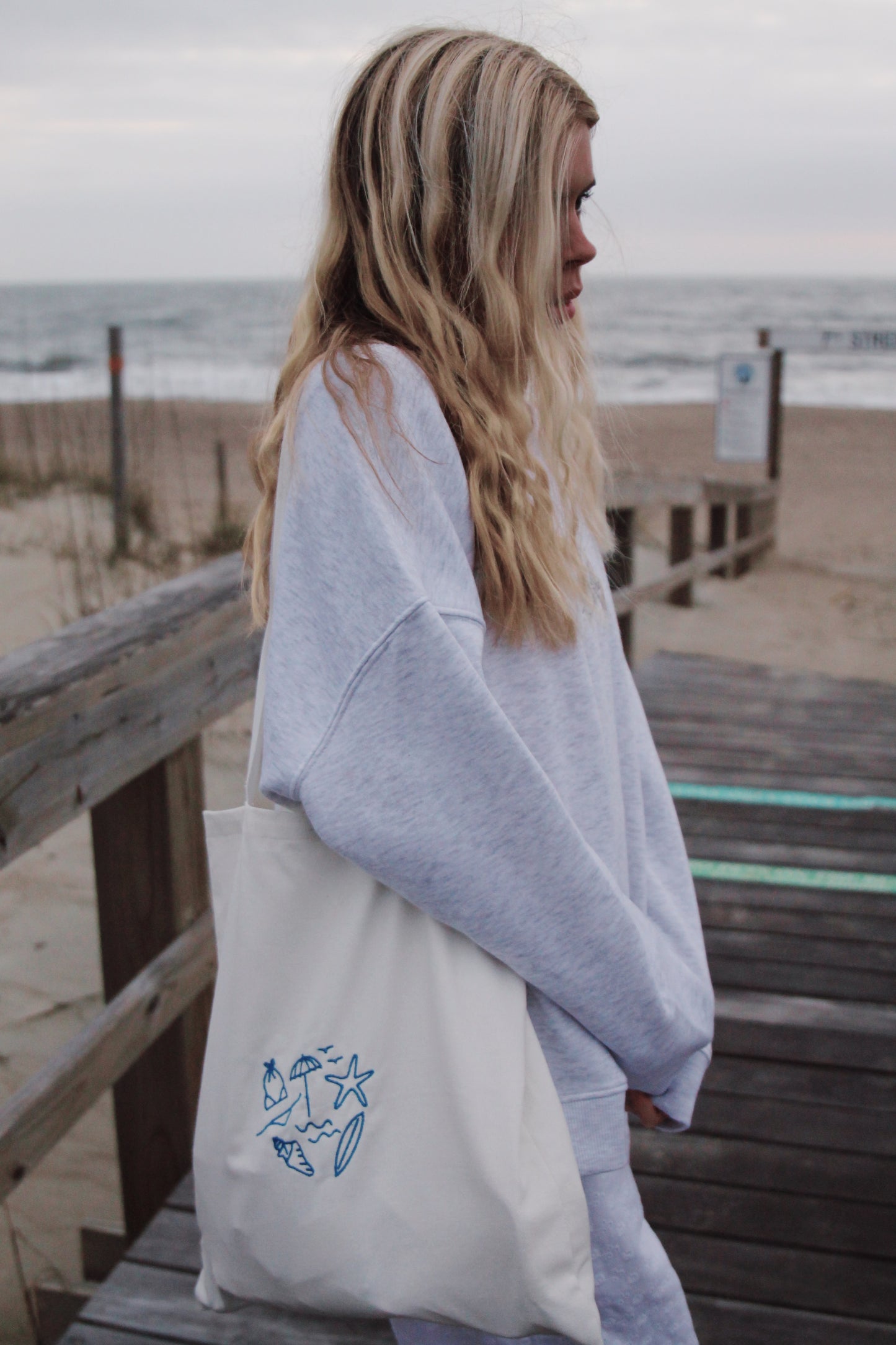 beach day embroidered bag