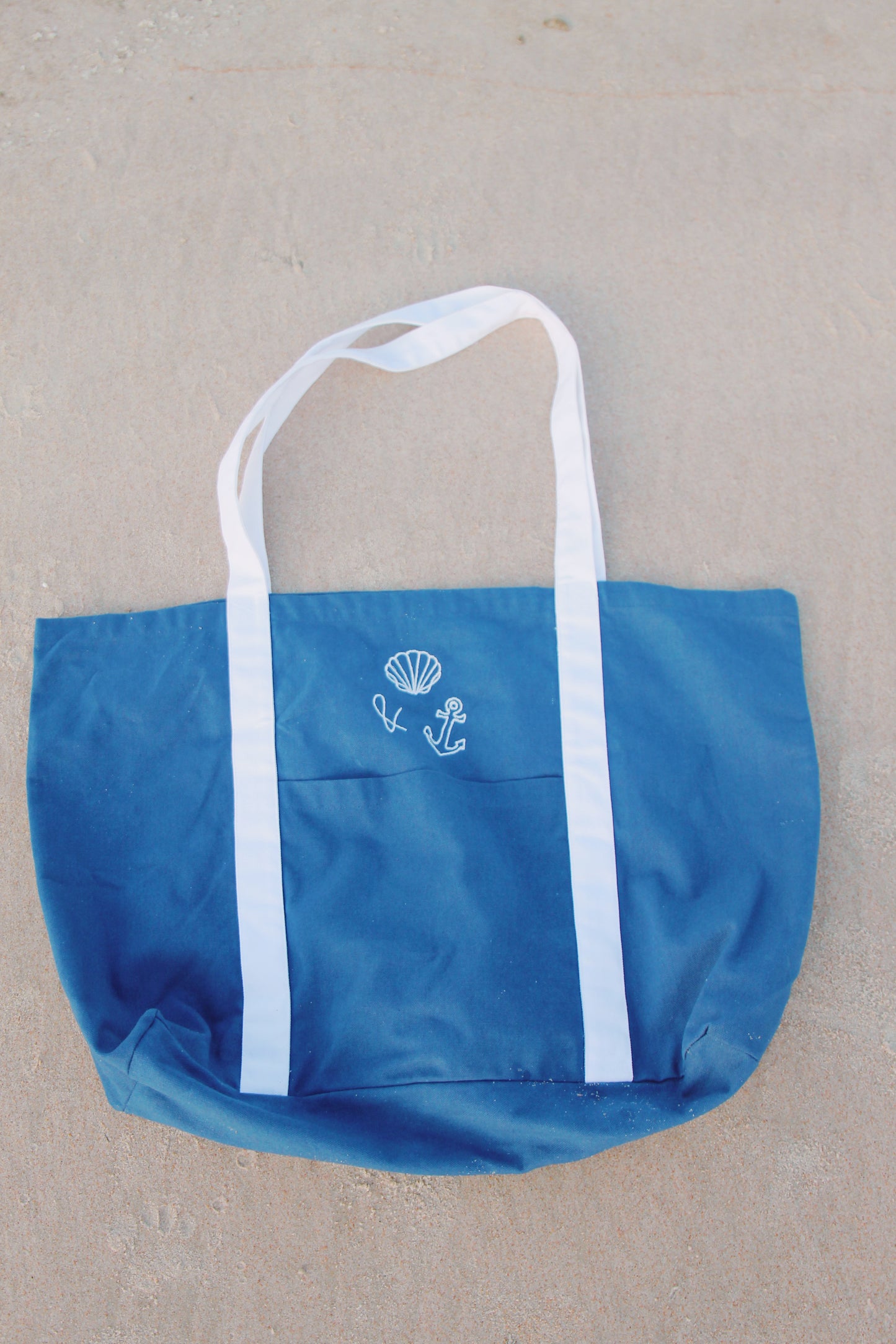 Shells and Anchors Beach bag